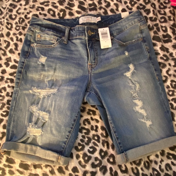 TORRID distressed Bermuda shorts - Picture 2 of 4